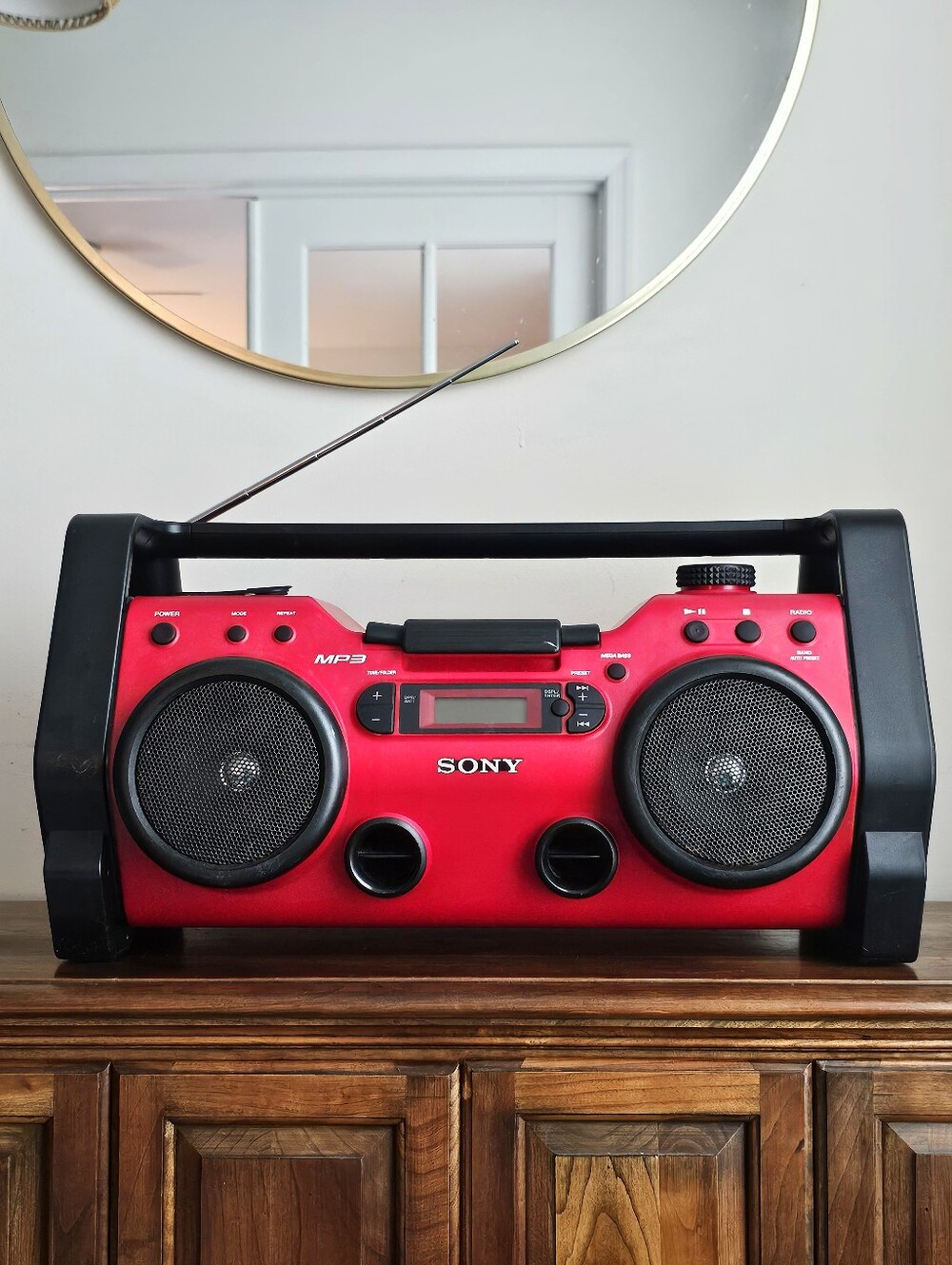 Sony ZS-H10CP Heavy Duty CD MP3 AM/FM Radio Boombox Mega Bass Red Works Great